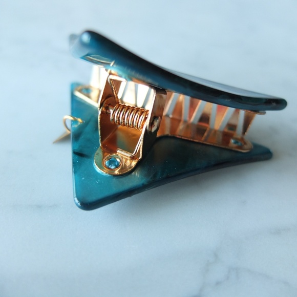 Emerald Iridescent Marble & Gold Hair Claw Medium - Picture 5 of 8